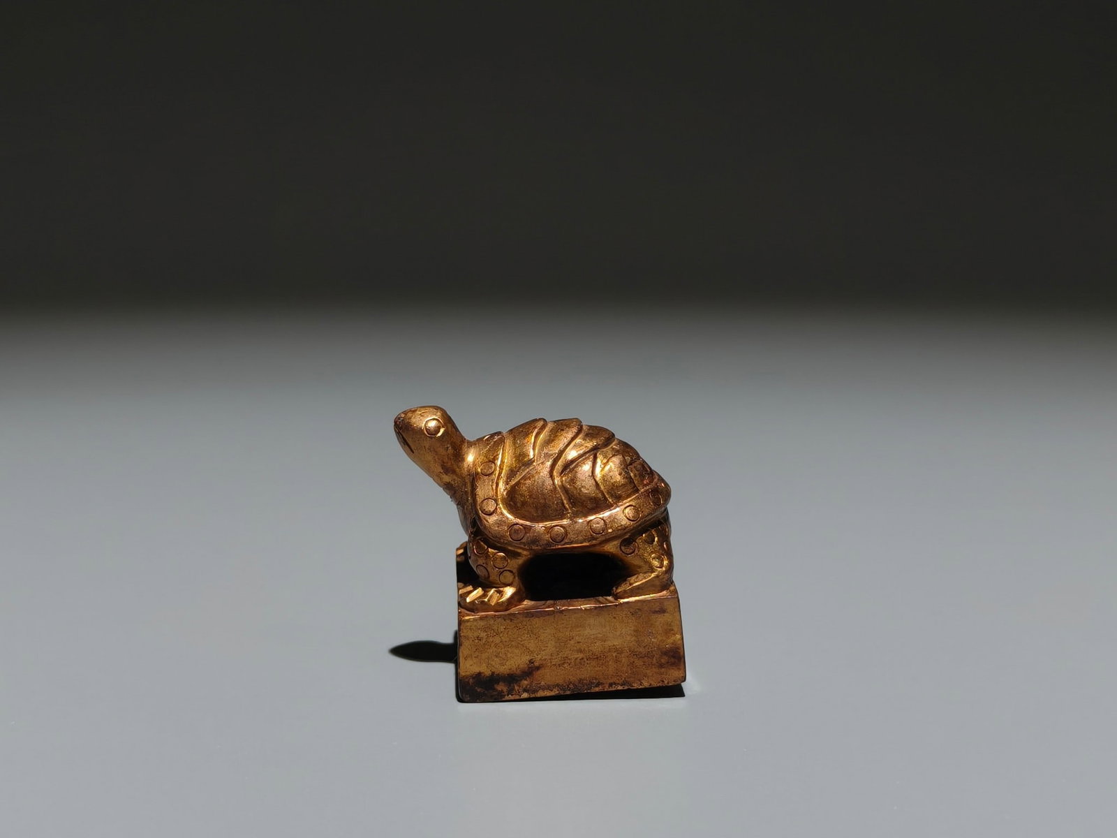 A Exquisite Gilt Bronze Turtle Seal - 5