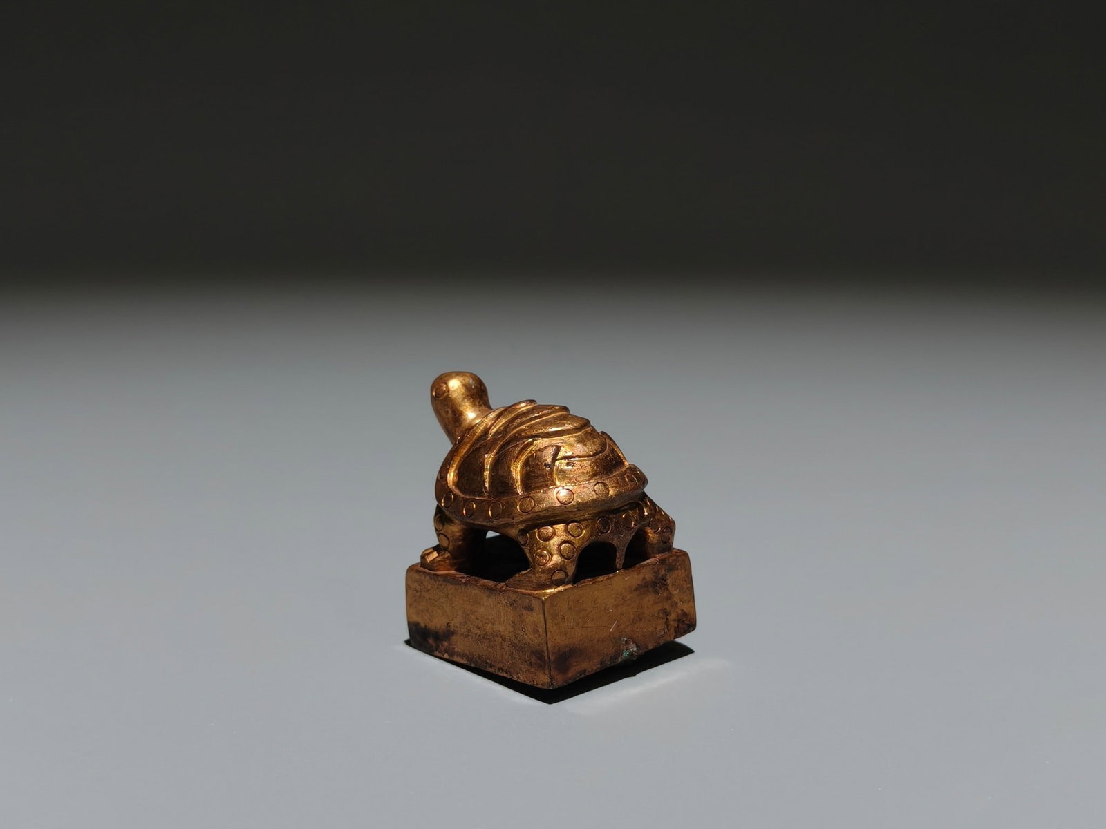 A Exquisite Gilt Bronze Turtle Seal - 6
