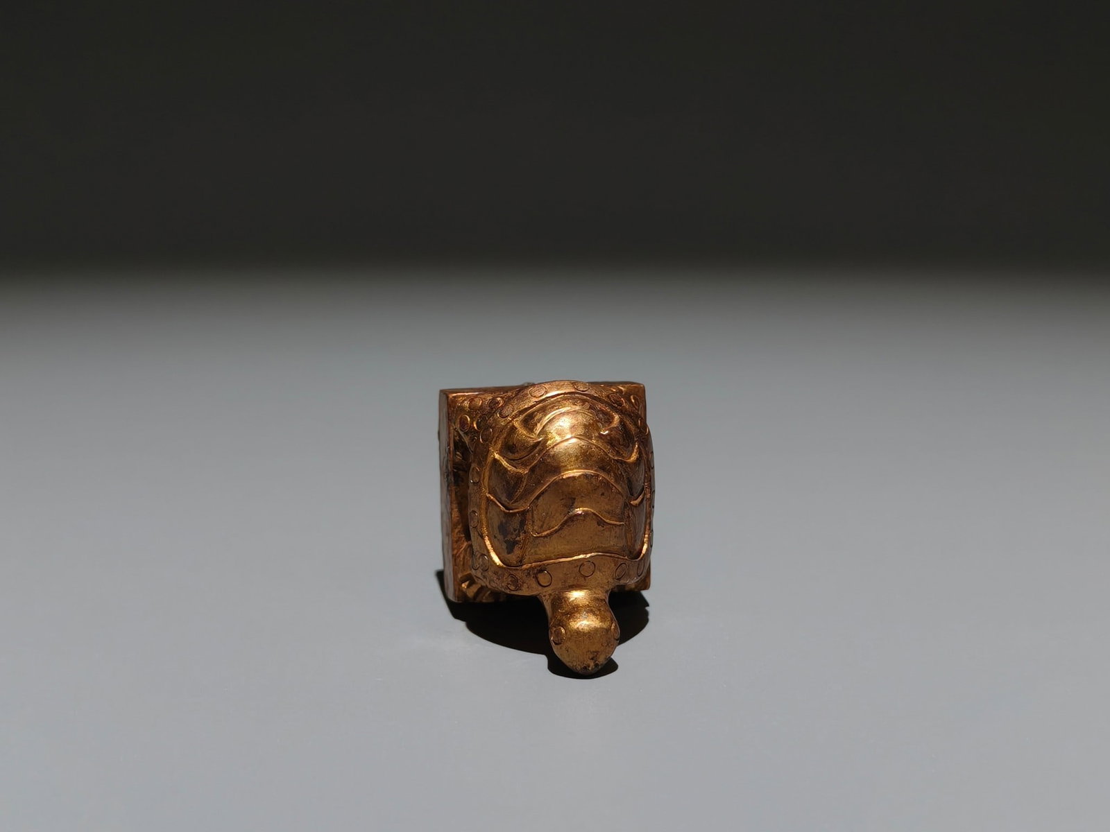 A Exquisite Gilt Bronze Turtle Seal - 8
