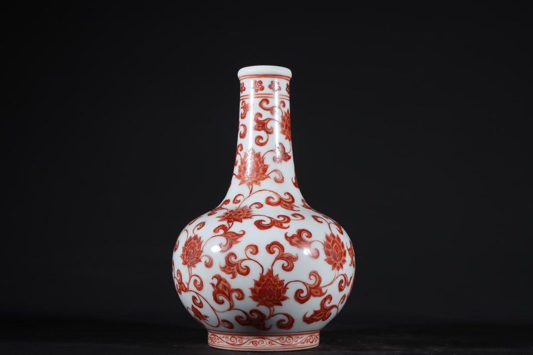 A Exquisite Iron-Red Flower Pattern Vase - 5