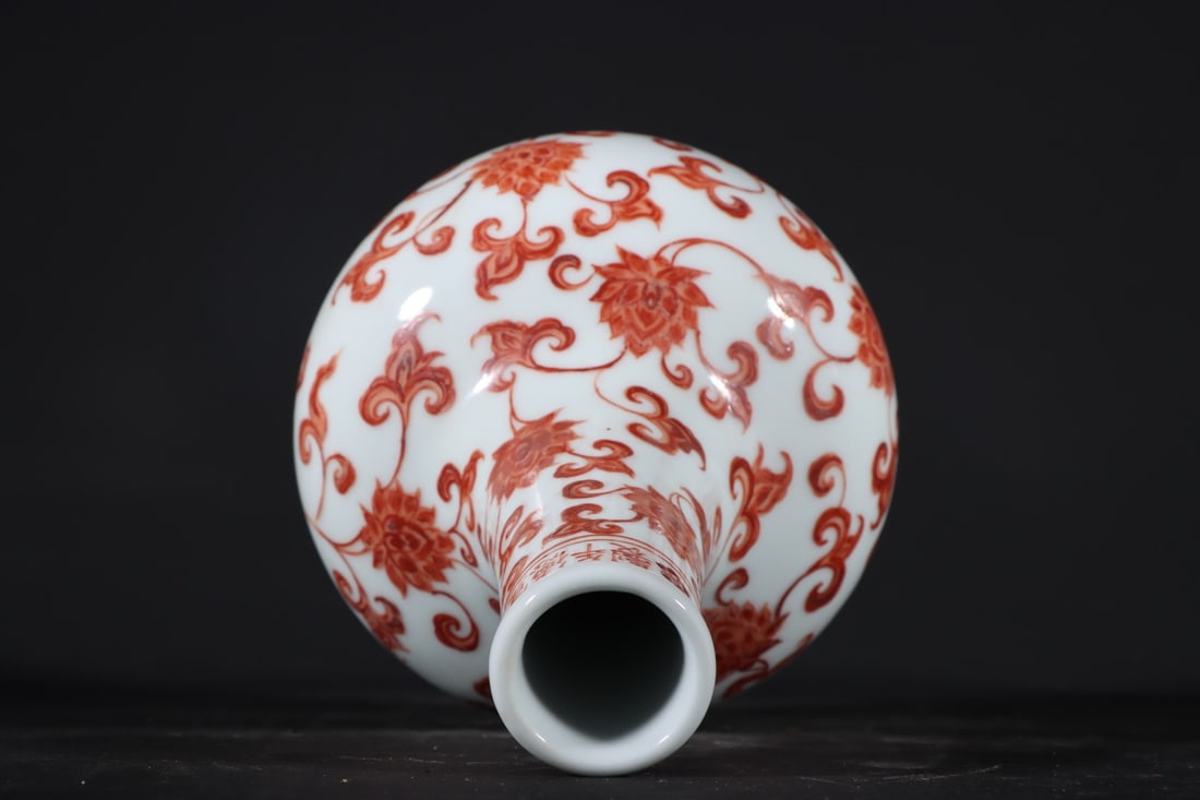 A Exquisite Iron-Red Flower Pattern Vase - 8