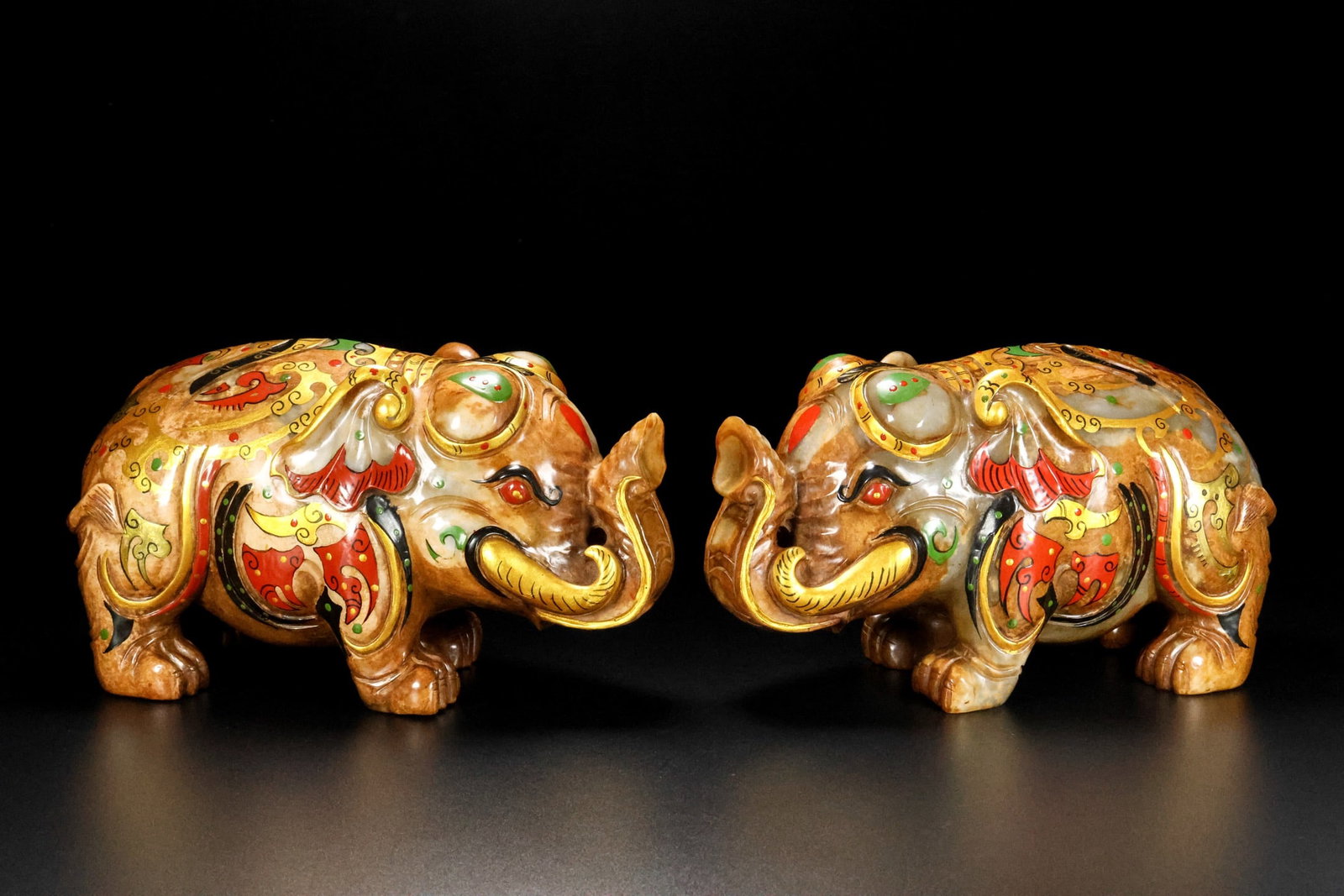 A pair of Exquisite Hotan Jade Elephant Ornament: A pair of Exquisite Hotan Jade Elephant Ornament,Han Dynasty, China,Size:10.6inx5.9inx6.3in,Weight:18500g