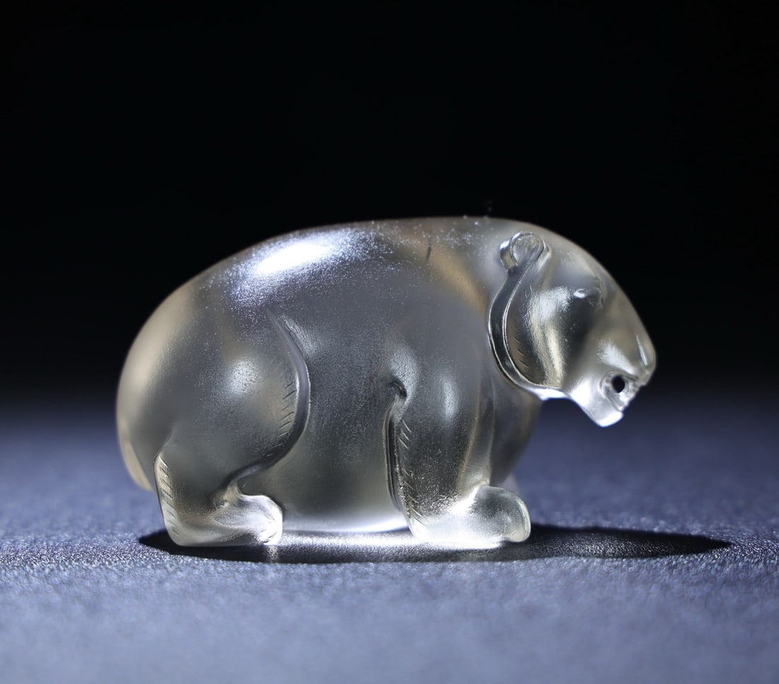A Exquisite Crystal Bear Ornament: A Exquisite Crystal Bear Ornament,Qing Dynasty, China,Size:2.8inx1.5inx1.7in,Weight:149g 水晶熊摆件,中国清代