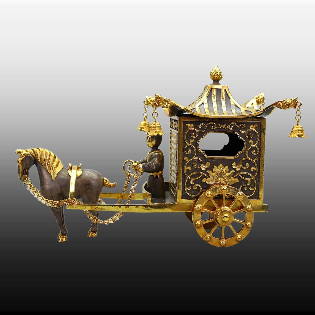 A Exquisite Gilt Bronze Carriage: A Exquisite Gilt Bronze Carriage,Tang Dynasty, China,Size:7.9inx11.8inx3.5in(HorseCarriageOrnament),Weight:1710g 铜鎏金马车,中国唐代