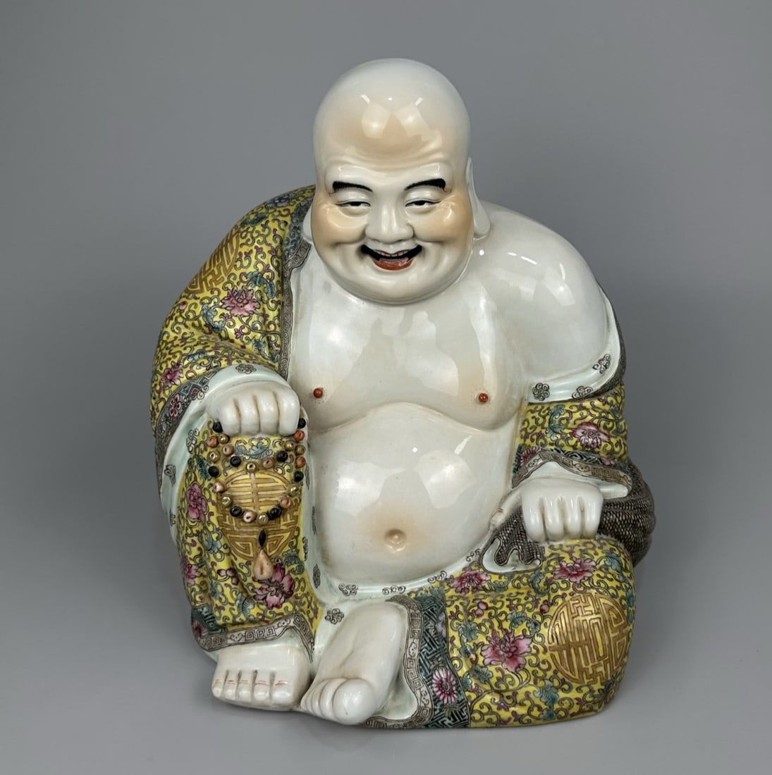 Famille-Rose Buddha statue Ornament: Famille-Rose Buddha statue Ornament,Qing Dynasty, China,With Mark,Size:11inx10.9in 粉彩佛像摆件,中国清代,带款