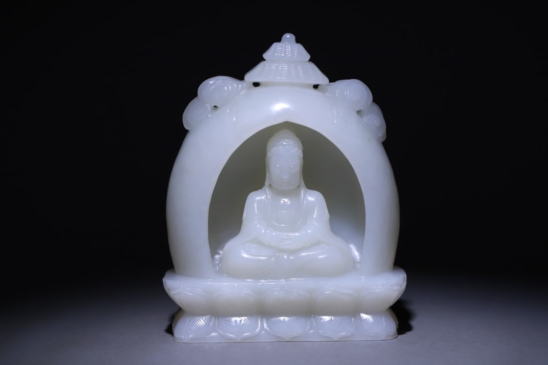 A Exquisite Hotan Jade Buddhist Niche: A Exquisite Hotan Jade Buddhist Niche,Qing Dynasty, China,Size:4.1inx3.3inx1.4in,Weight:436.5g 和田玉佛龛,中国清代