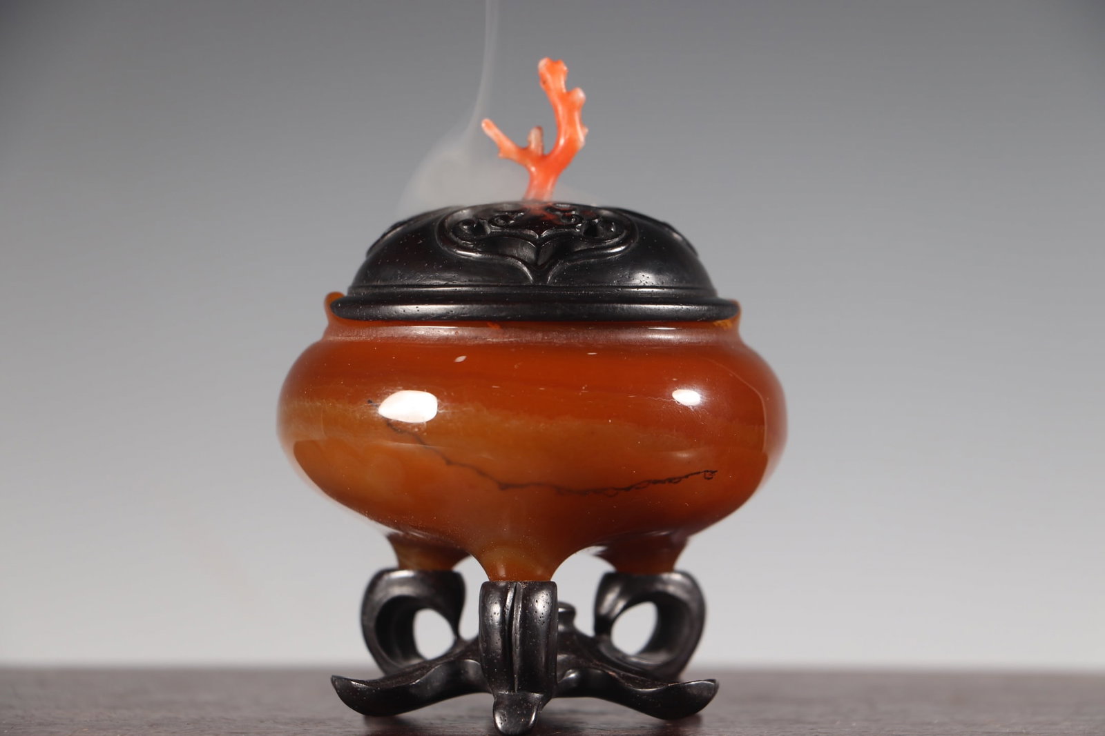 A Exquisite Agate Incense Burner: A Exquisite Agate Incense Burner,Qing Dynasty, China,Size:3inx3inx4.1in,Weight:150g 玛瑙薰炉,中国清代