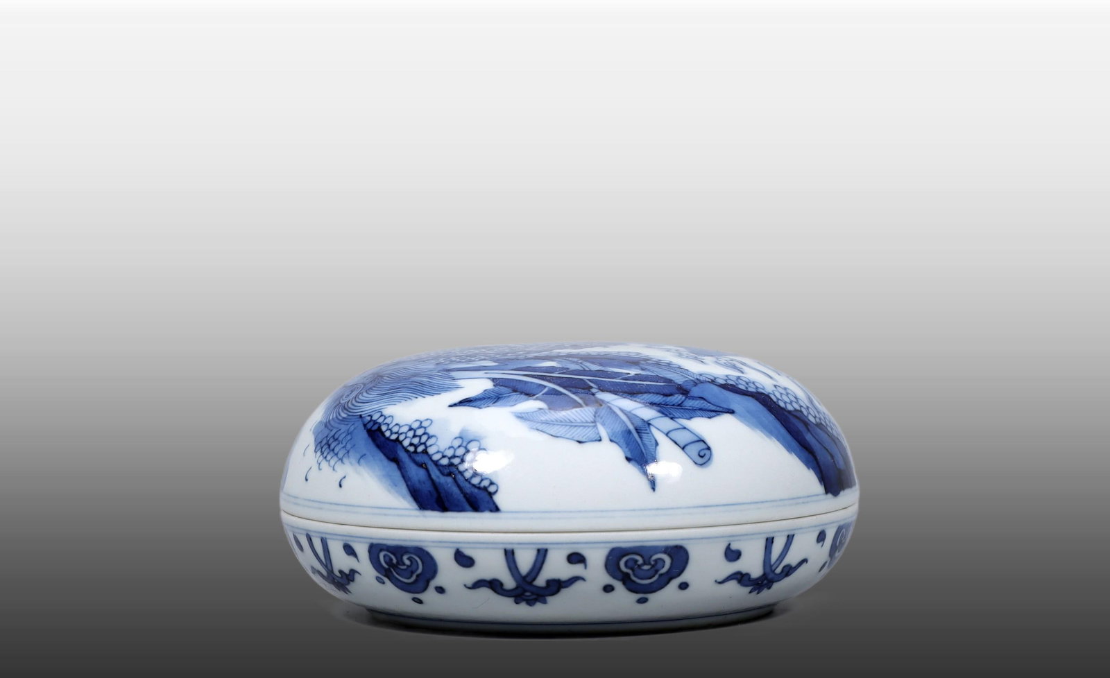 A Exquisite Blue and White Kylin Pattern Box - 2