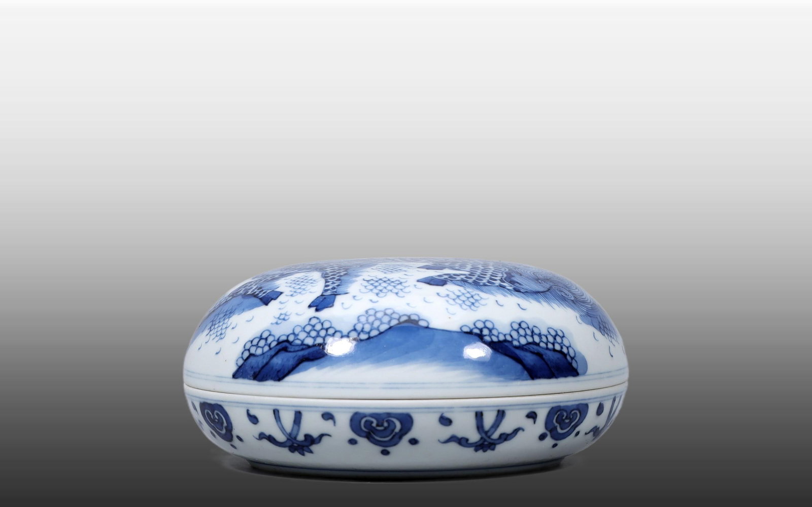 A Exquisite Blue and White Kylin Pattern Box - 4