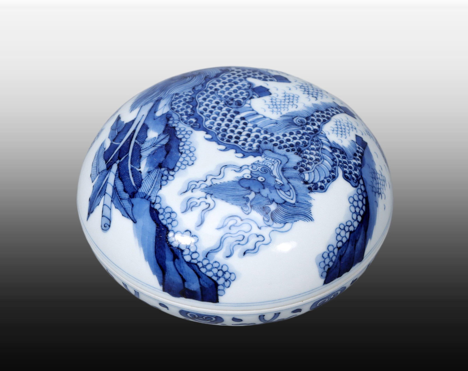 A Exquisite Blue and White Kylin Pattern Box - 7