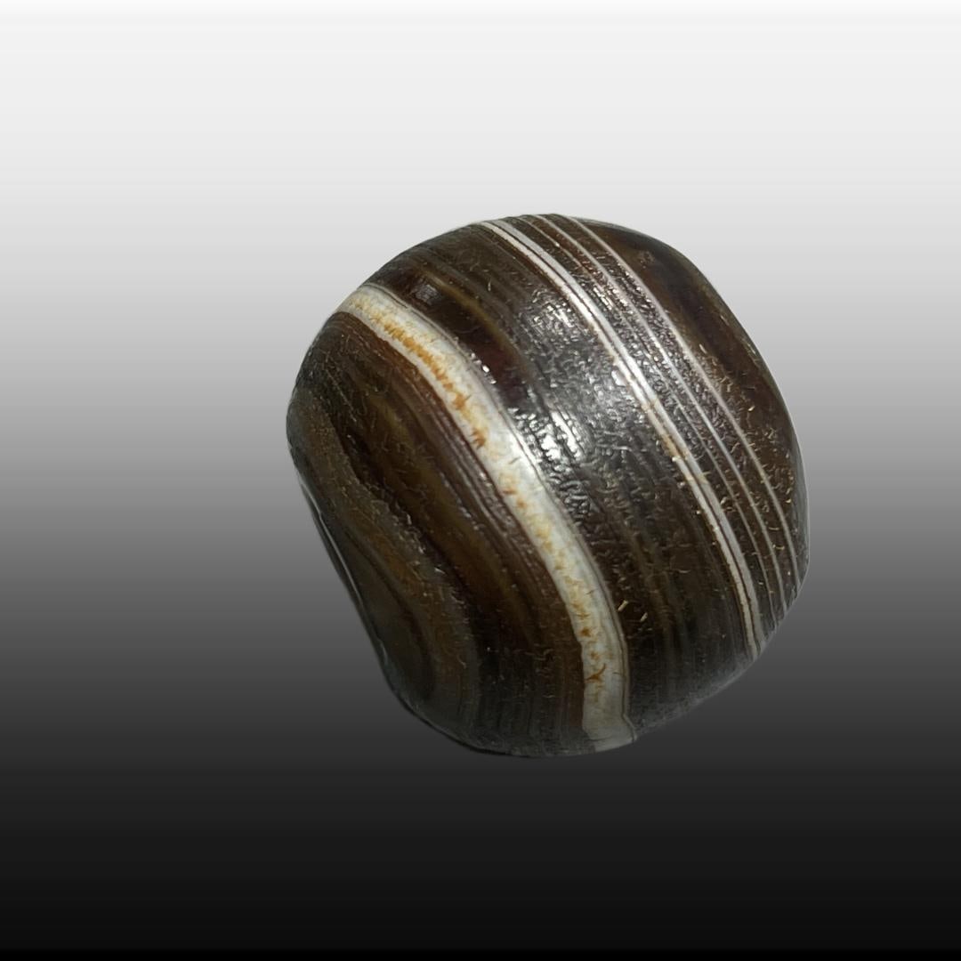 A Exquisite Agate Bead: A Exquisite Agate Bead,Qing Dynasty, China,Size:0.8in 玛瑙珠,中国清代