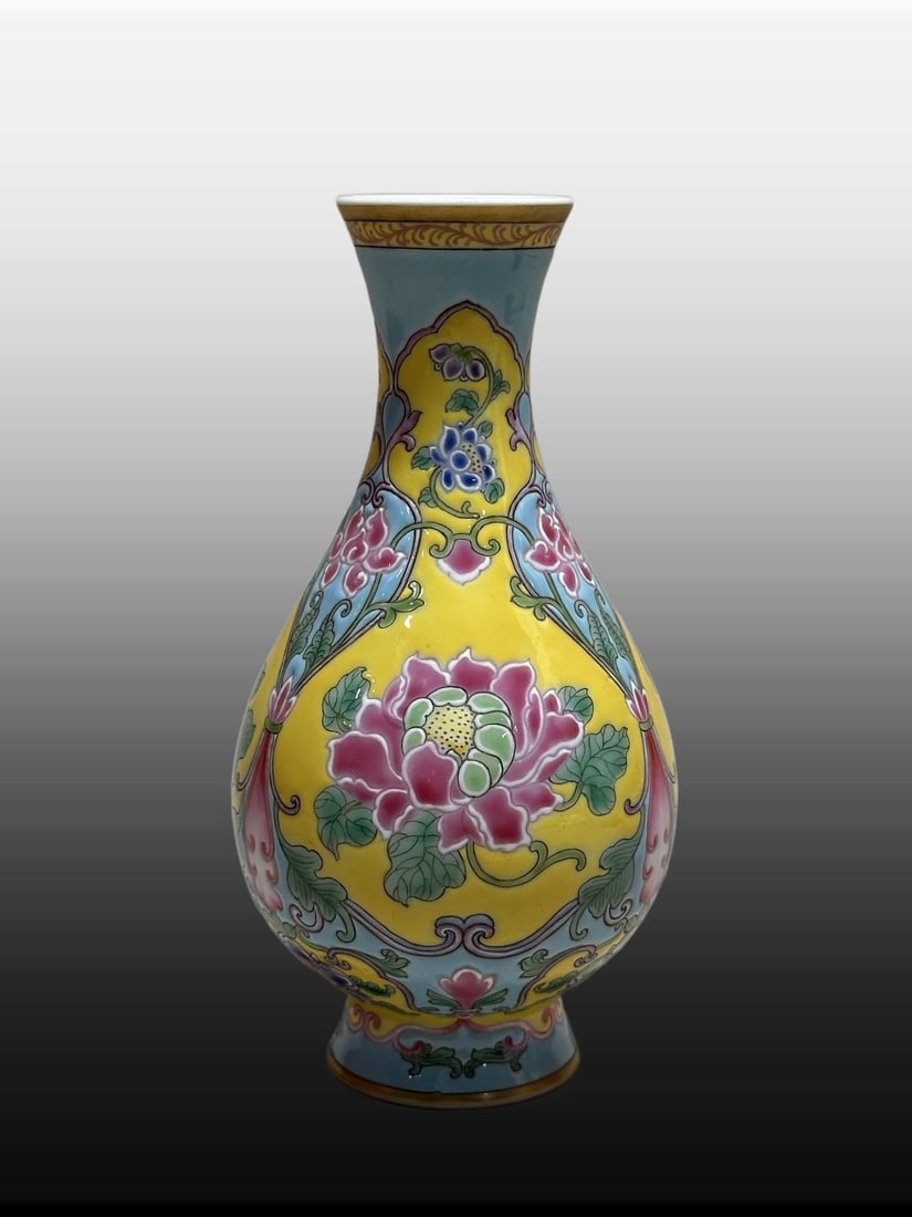A Exquisite Enamel Yellow Ground Flower Pattern Vase: A Exquisite Enamel Yellow Ground Flower Pattern Vase,Qing Dynasty, China,Kangxi Four-character Mark,Size:5.6inx1.5inx3.1inx1.7in