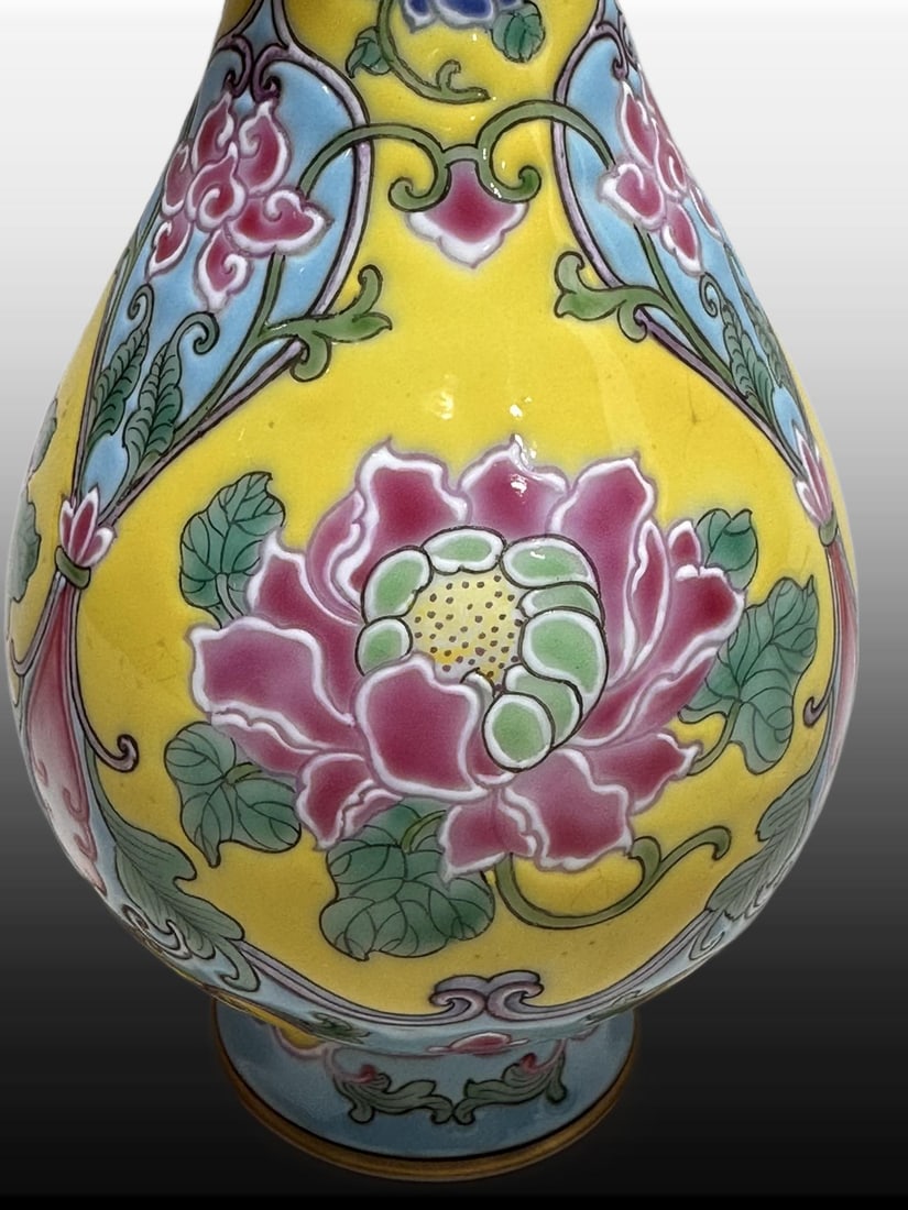 A Exquisite Enamel Yellow Ground Flower Pattern Vase - 2