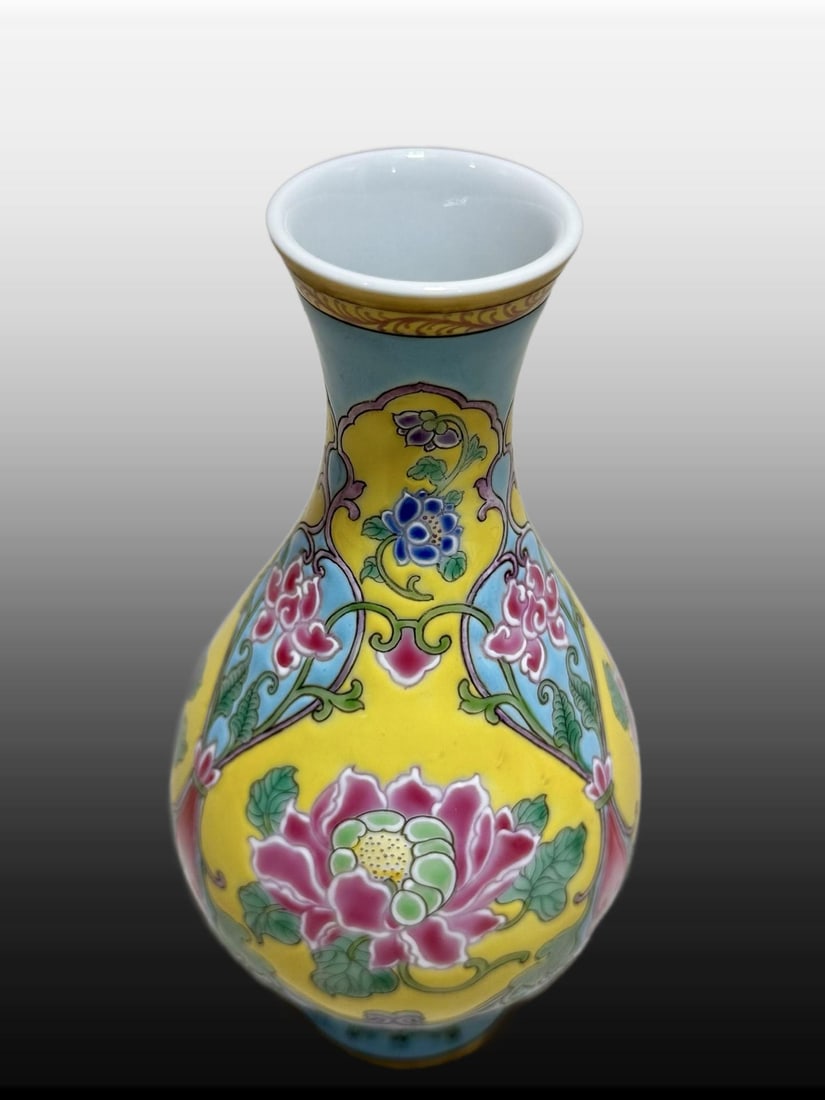A Exquisite Enamel Yellow Ground Flower Pattern Vase - 3