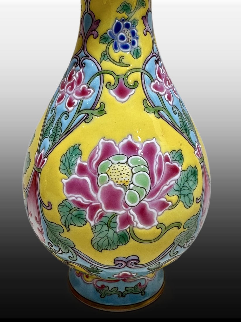 A Exquisite Enamel Yellow Ground Flower Pattern Vase - 4
