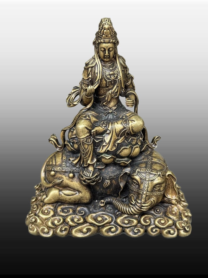 A Exquisite Gilt Bronze Statue of Bodhisattva Ornament: A Exquisite Gilt Bronze Statue of Bodhisattva Ornament,Ming Dynasty, China,Size:2.8inx3.5in,Weight:1647g 铜鎏金菩萨摆件,中国明代