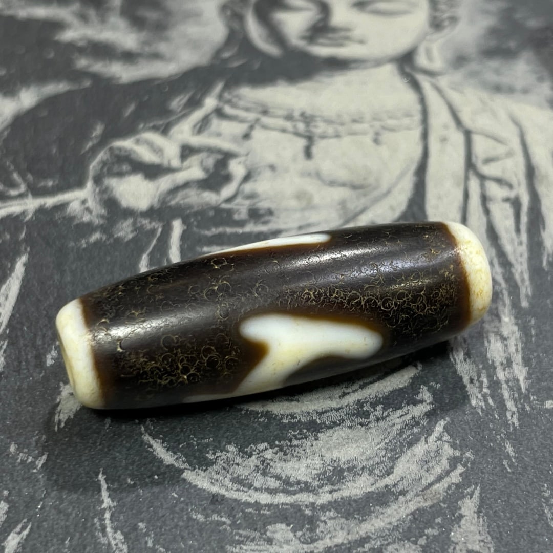 A Exquisite Ru yi Two Eye Dzi bead - 2