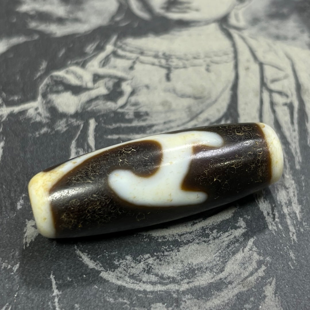 A Exquisite Ru yi Two Eye Dzi bead - 3