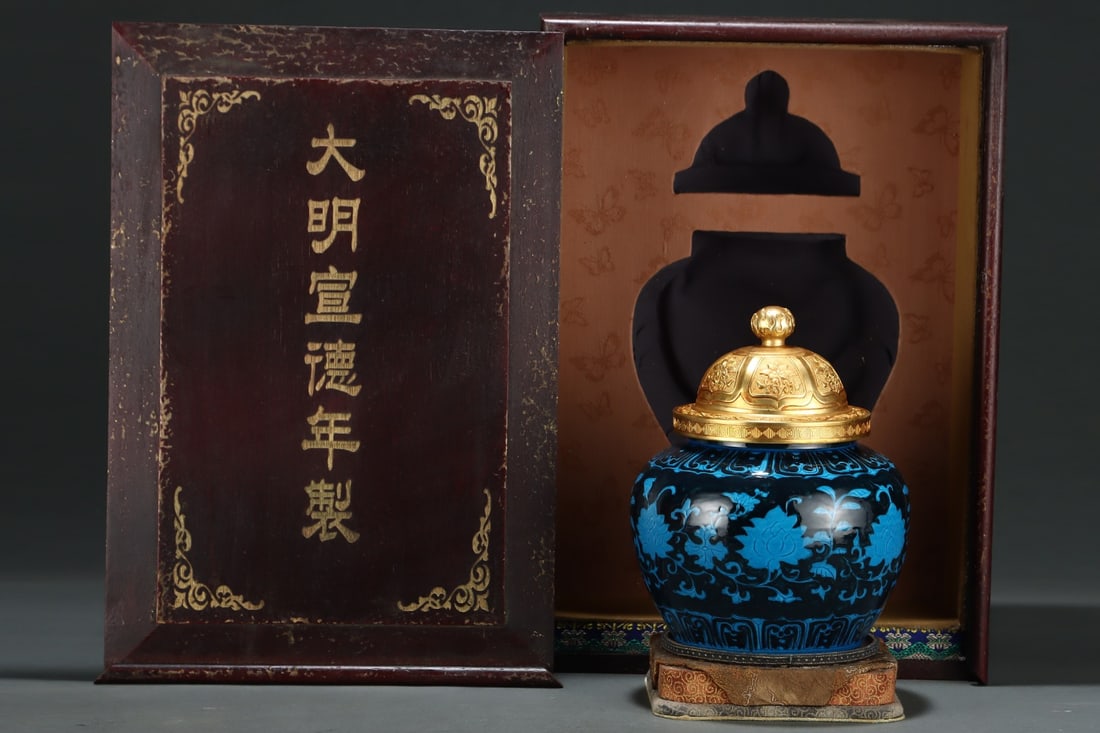 A Exquisite Peacock Blue Glazed Lotus Pattern Jar: A Exquisite Peacock Blue Glazed Lotus Pattern Jar,Ming Dynasty, China,Xuande Six-character Mark,Size:8.1inx6.5in