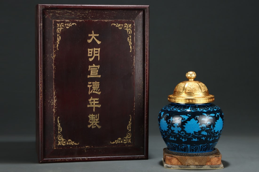 A Exquisite Peacock Blue Glazed Lotus Pattern Jar - 2
