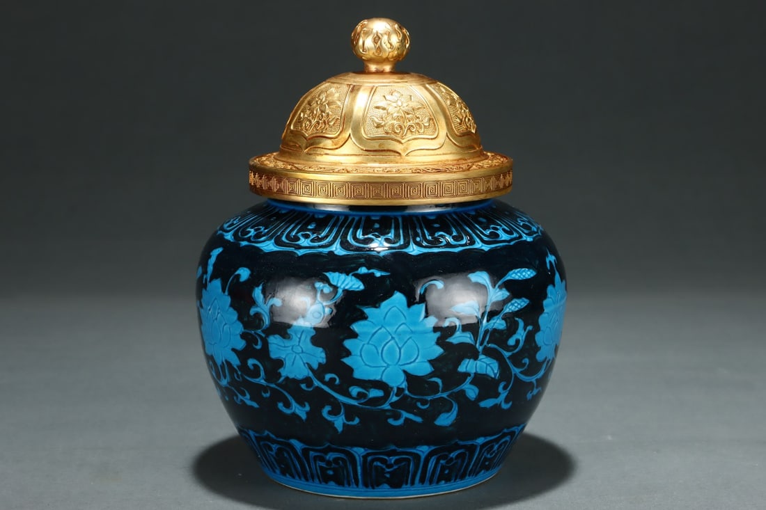 A Exquisite Peacock Blue Glazed Lotus Pattern Jar - 4