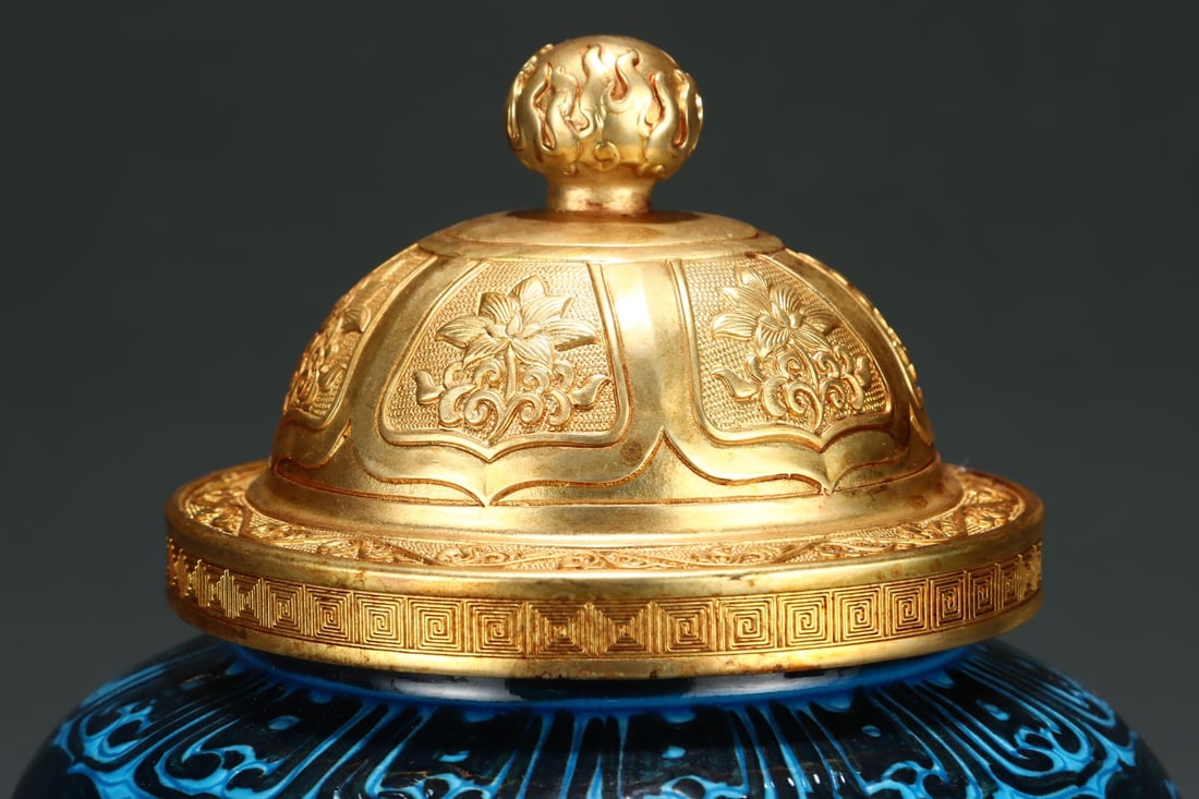 A Exquisite Peacock Blue Glazed Lotus Pattern Jar - 5