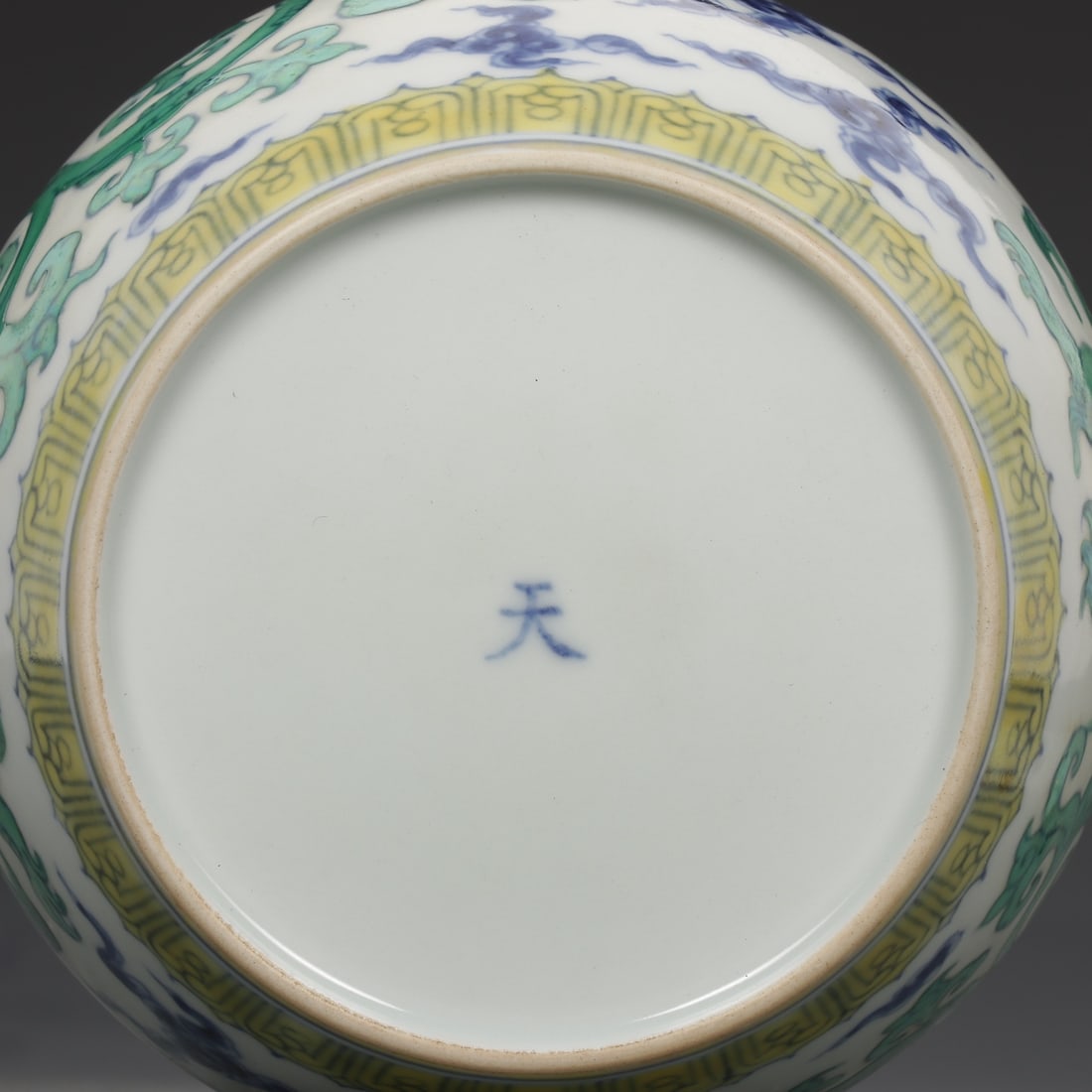 A Exquisite Doucai Dragon Pattern Jar - 9