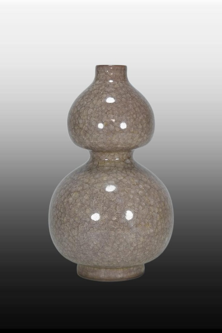 A Exquisite Guan yao Gourd Vase: A Exquisite Guan yao Gourd Vase,Song Dynasty, China,With Mark,Size:9.1inx5.9in 官窑葫芦瓶,中国宋代,带款