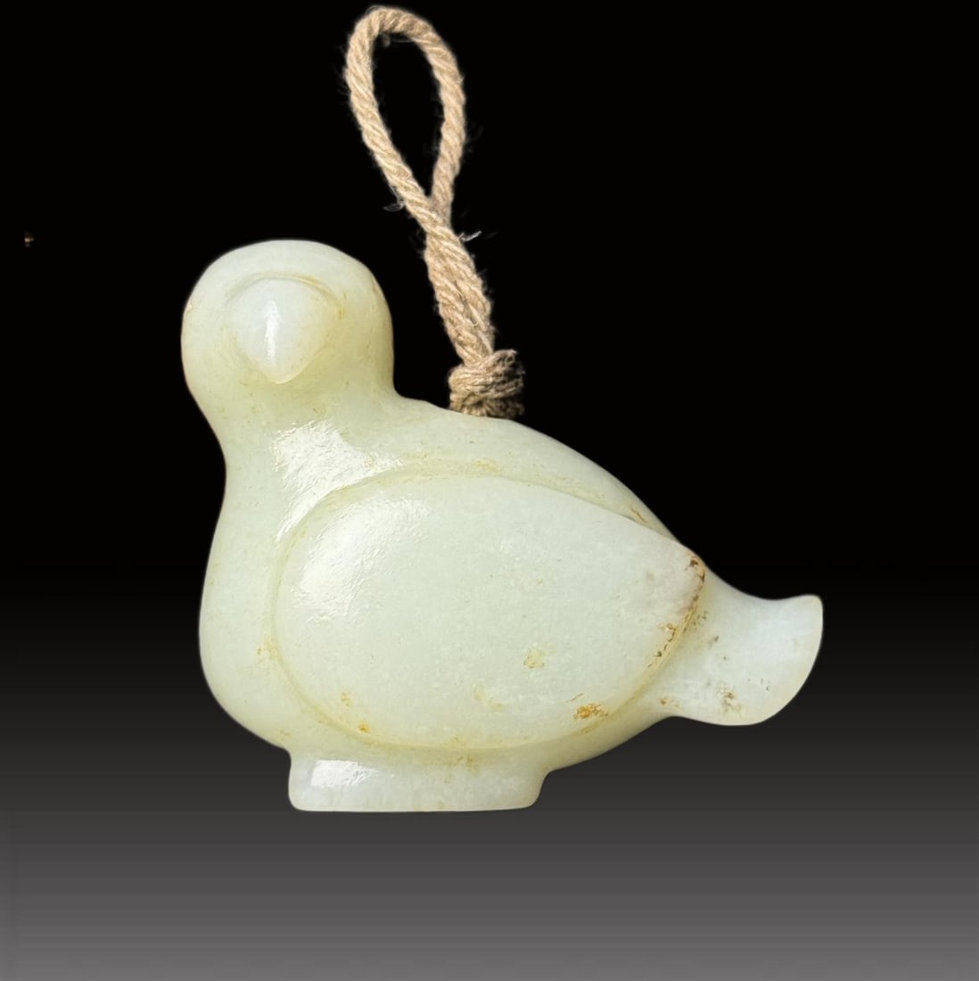 A Exquisite Hotan Jade Bird Ornament: A Exquisite Hotan Jade Bird Ornament,Qing Dynasty, China,Size:2inx1.9inx1.1in,Weight:71g 和田玉鸟摆件,中国清代