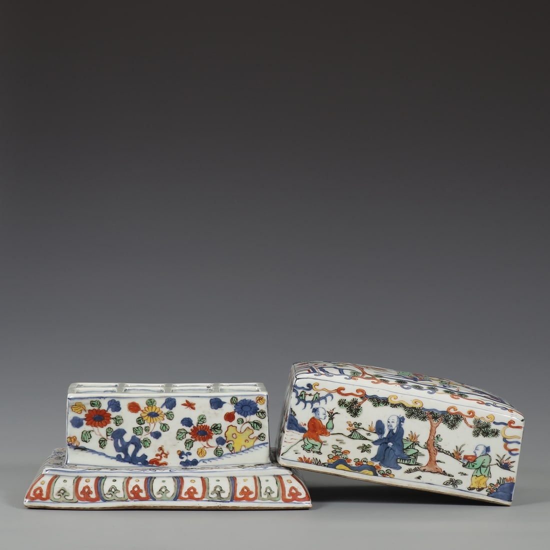 A Exquisite Wucai Figures Pattern Box - 4