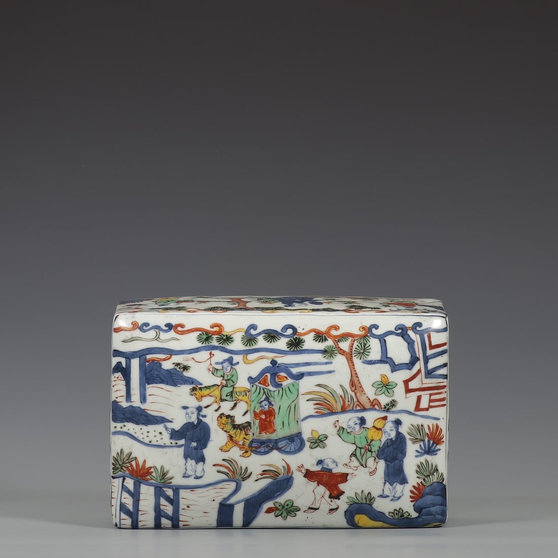 A Exquisite Wucai Figures Pattern Box - 5