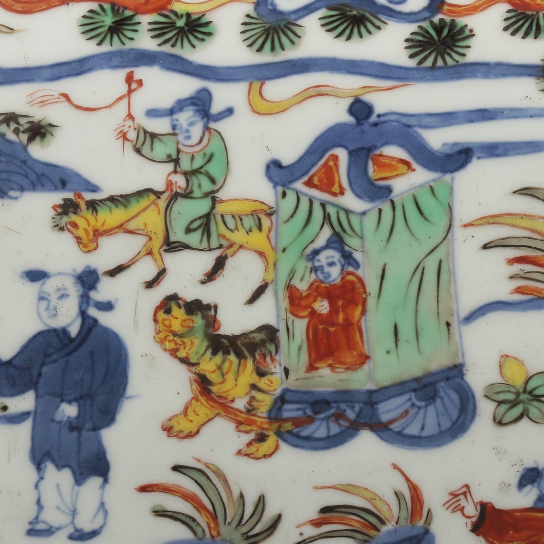 A Exquisite Wucai Figures Pattern Box - 6