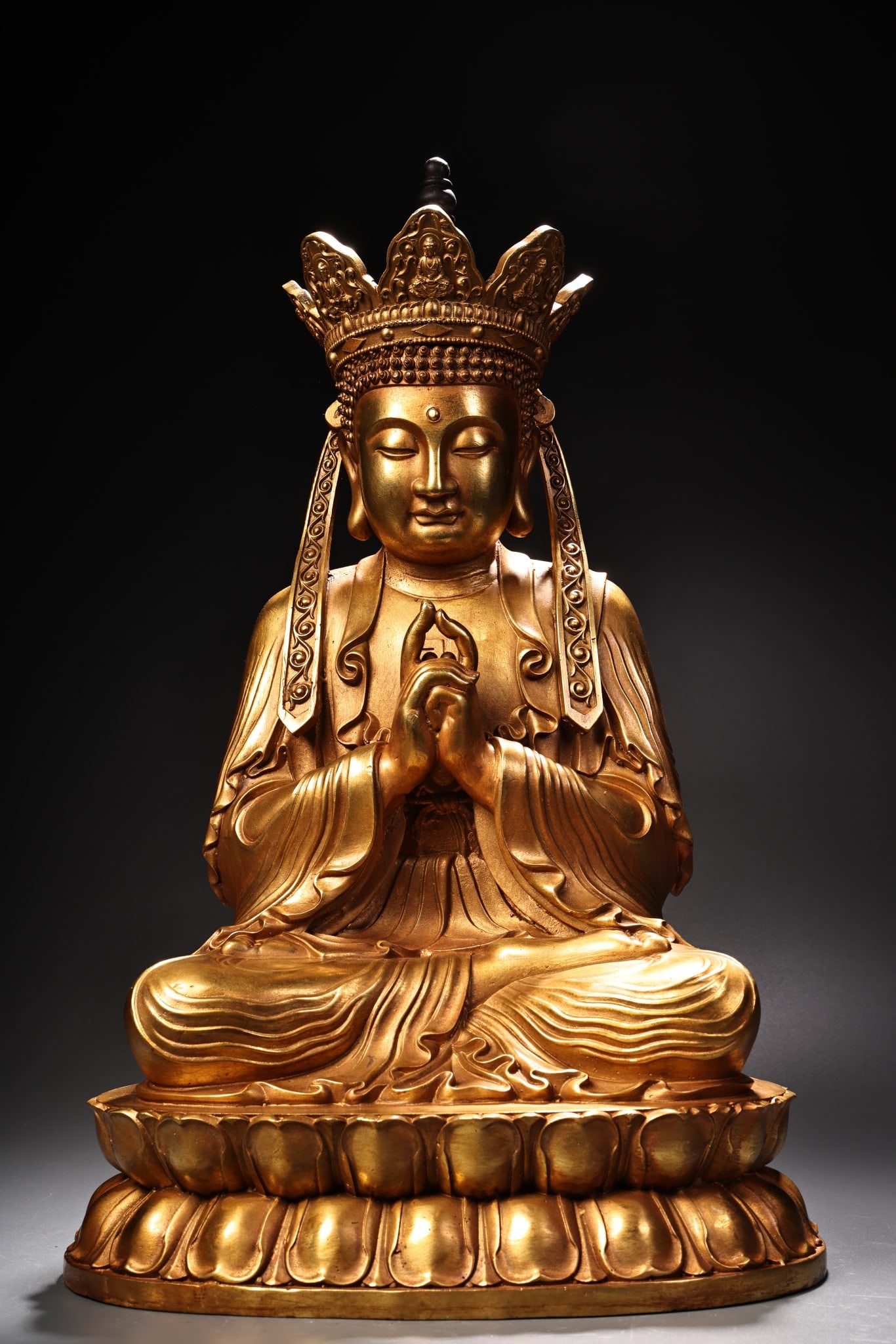 A Exquisite Gilt Bronze Buddha statue Ornament: A Exquisite Gilt Bronze Buddha statue Ornament,Ming Dynasty, China,Size:15.4inx9.8in ,Weight:4500g 铜鎏金佛像摆件,中国明代