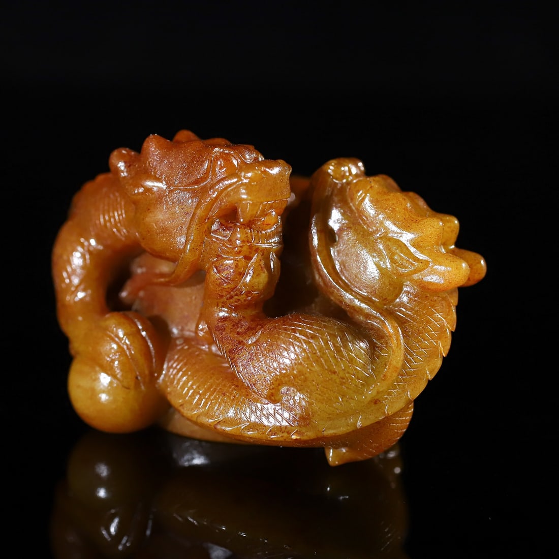 A Exquisite Hotan Jade Dragon Thumb Ring: A Exquisite Hotan Jade Dragon Thumb Ring,Ming Dynasty, China,Size:3.1inx2.6inx2in 和田玉龙扳指,中国明代