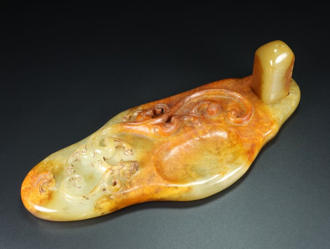 A Exquisite Hotan Jade Dragon Inkstone: A Exquisite Hotan Jade Dragon Inkstone,Han Dynasty, China,With Mark,Size:9.8inx3.9inx1.2in,Weight:832g
