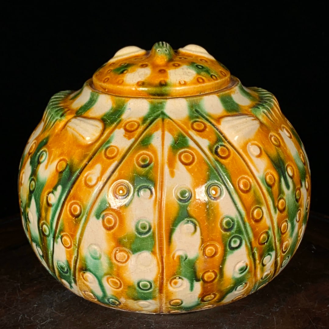 A Exquisite Tang Tri-Color Glazed Pottery Owl-Shaped Jar: A Exquisite Tang Tri-Color Glazed Pottery Owl-Shaped Jar,Tang Dynasty, China,Size:5.5inx6.1in 唐三彩鸮形罐,中国唐代