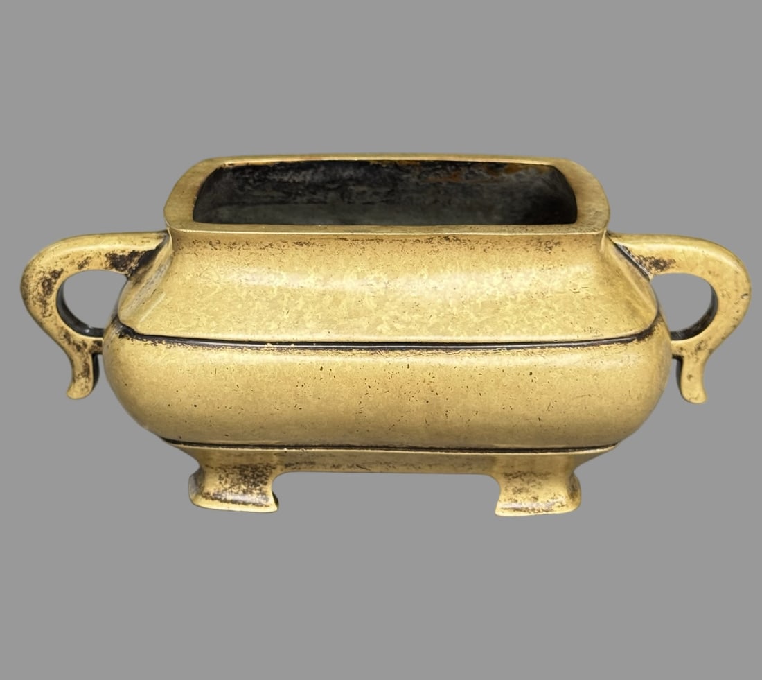 A Exquisite Copper Double-Ears Four-legs Censer: A Exquisite Copper Double-Ears Four-legs Censer,Ming Dynasty, China,With Mark,Size:9.1in,Weight:2800g 铜双耳四足香炉,中国明代,带
