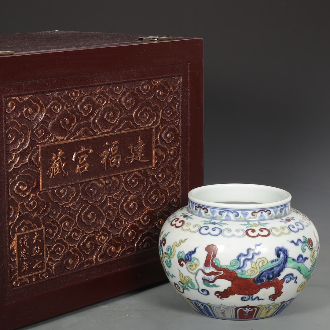 A Exquisite Blue and White Wucai Dragon Pattern Jar: A Exquisite Blue and White Wucai Dragon Pattern Jar,Ming Dynasty, China,Xuande Six-character Mark,Size:7.5inx6.4inx10in