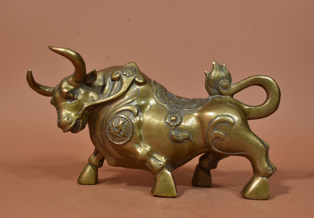A Exquisite Gilt Bronze Buffalo Ornament: A Exquisite Gilt Bronze Buffalo Ornament,Qing Dynasty, China,Size:5.9inx11in,Weight:2125g 铜鎏金牛摆件,中国清代