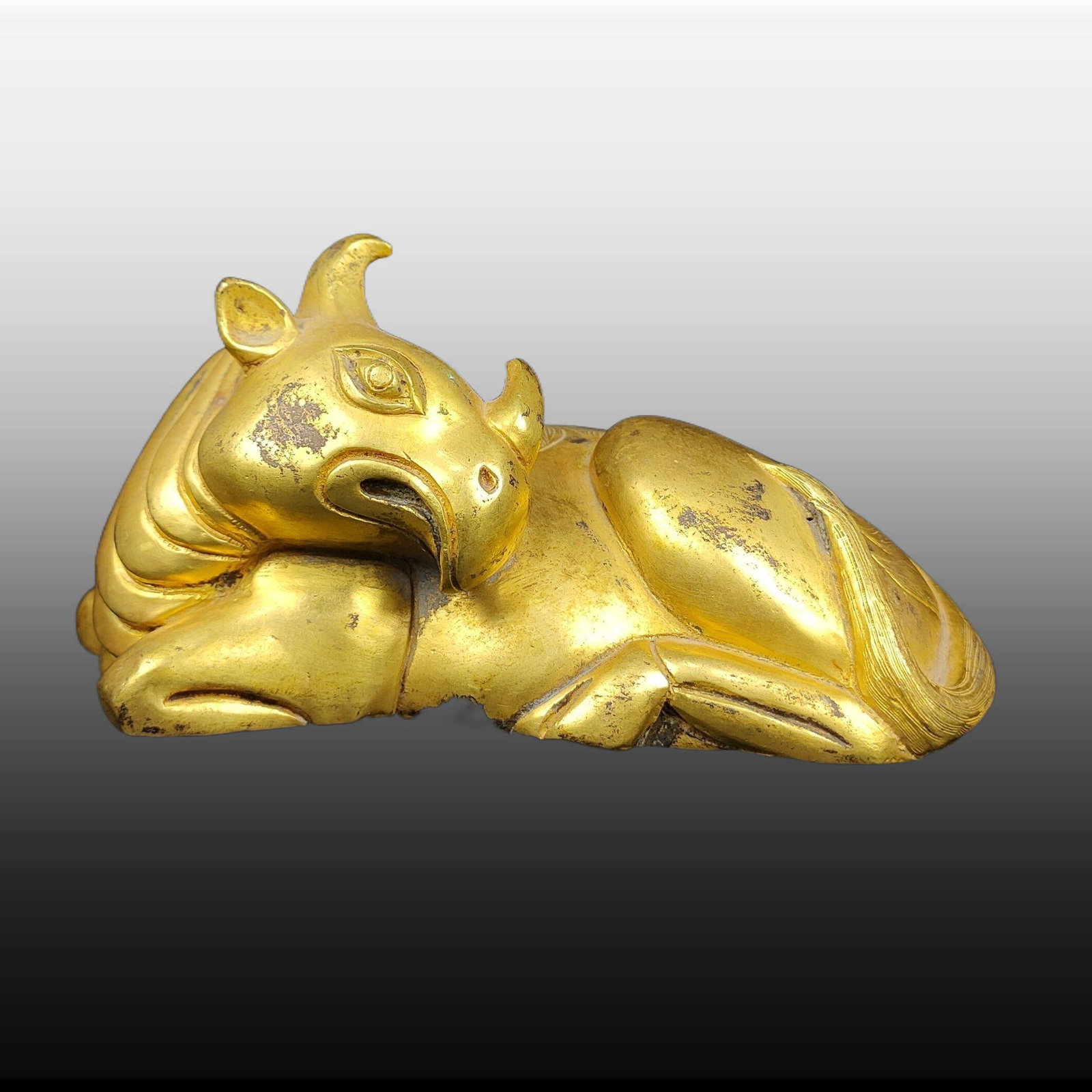 A Exquisite Gilt Bronze Auspicious Beast Paper Weight: A Exquisite Gilt Bronze Auspicious Beast Paper Weight,Ming Dynasty, China,Size:2.8inx4.7in,Weight:315g 铜鎏金瑞兽镇纸,中国明代