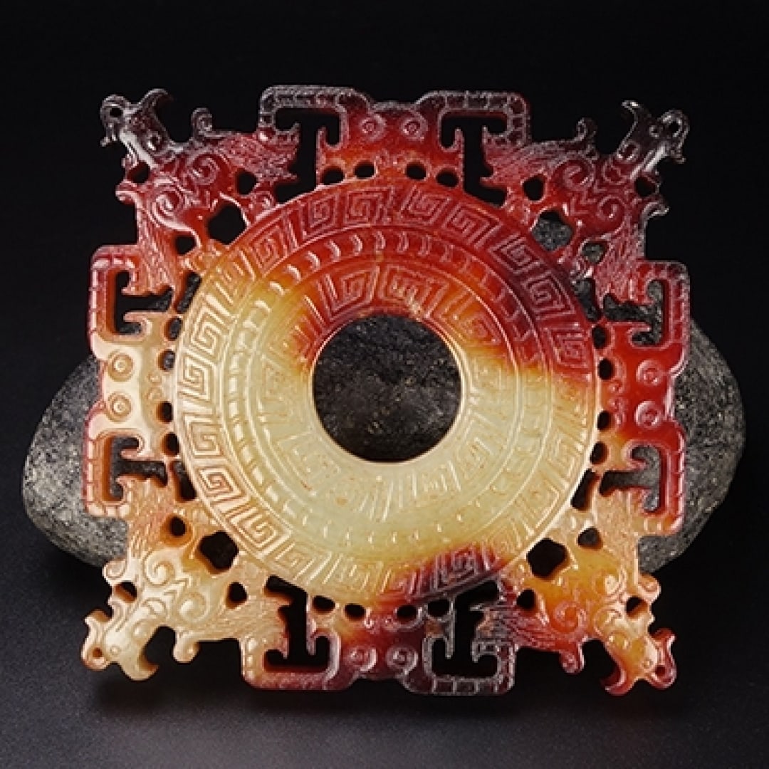 A Exquisite Hotan Jade Phoenix jade pendant: A Exquisite Hotan Jade Phoenix jade pendant,Han Dynasty, China,Size:3.3inx3.3inx0.3in,Weight:113g 和田玉凤佩,中国汉代