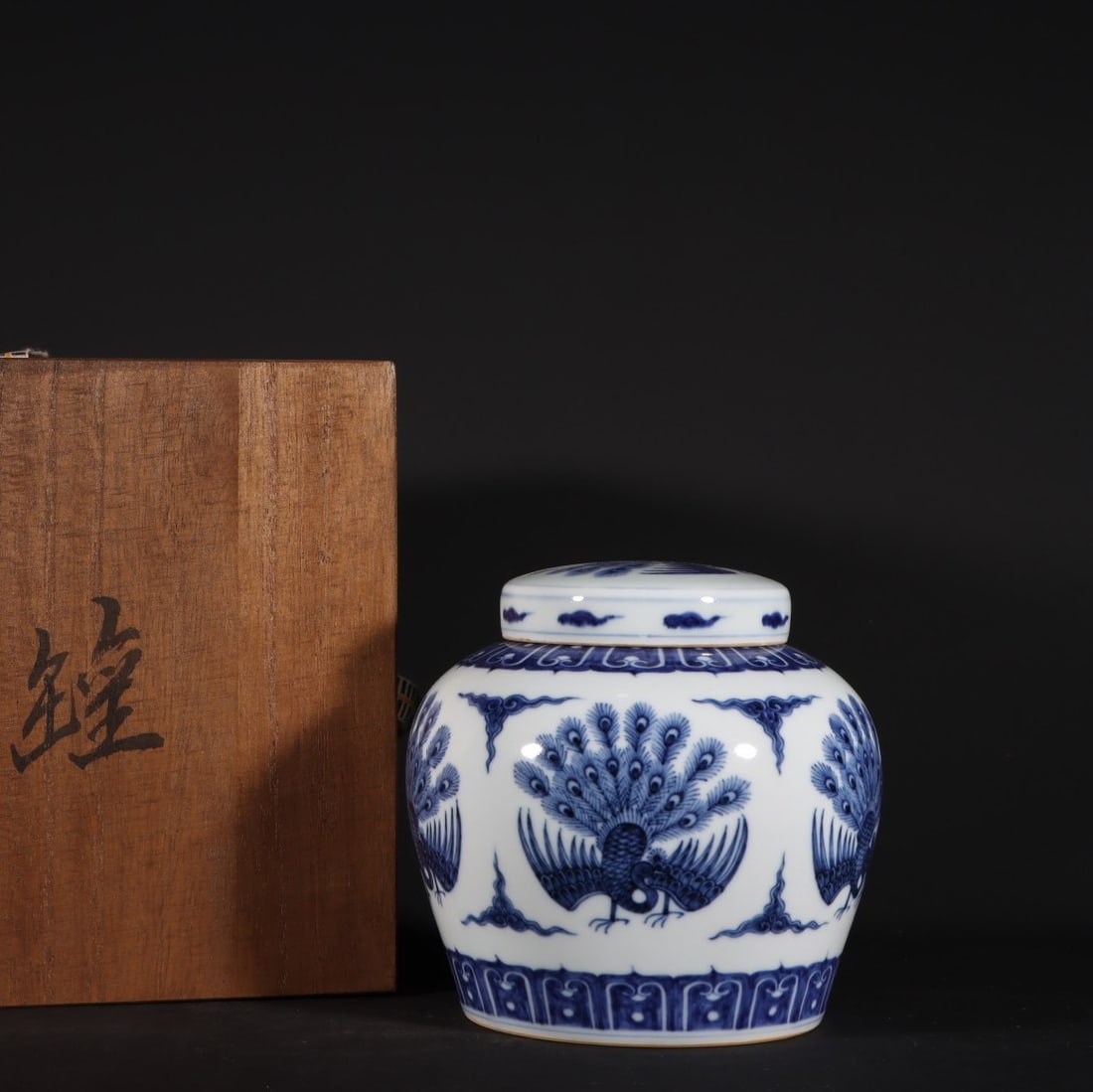 A Exquisite Blue and White Phoenix Pattern Jar: A Exquisite Blue and White Phoenix Pattern Jar,Ming Dynasty, China,With Mark,Size:5.5inx5.5in 青花凤纹罐,中国明代,带款