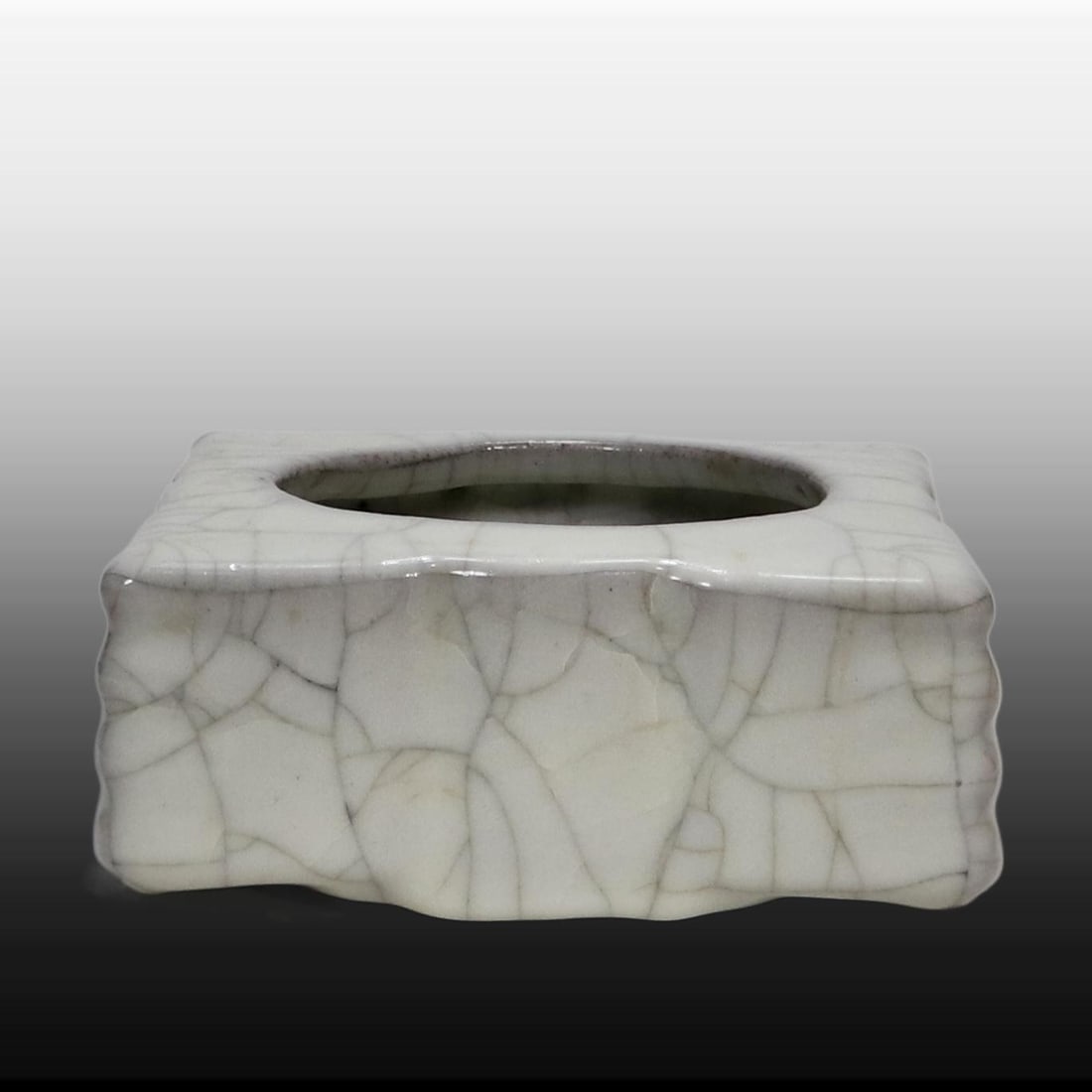 A Exquisite Guan yao White Glazed Brush Washer: A Exquisite Guan yao White Glazed Brush Washer,Song Dynasty, China,Size:3.1inx7.1in 官窑白釉洗,中国宋代