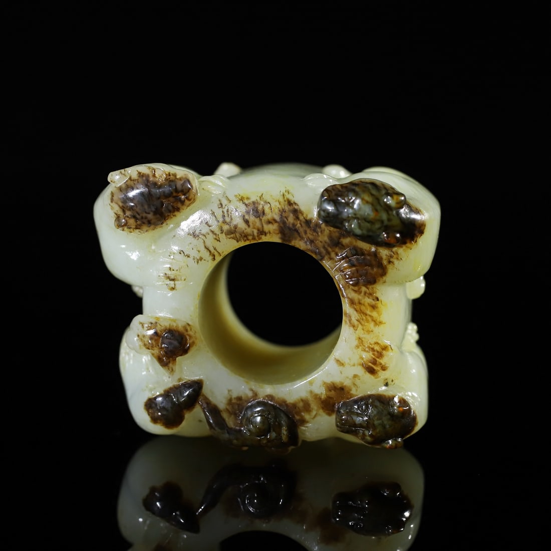 A Exquisite Hotan Jade Bear Thumb Ring - 7