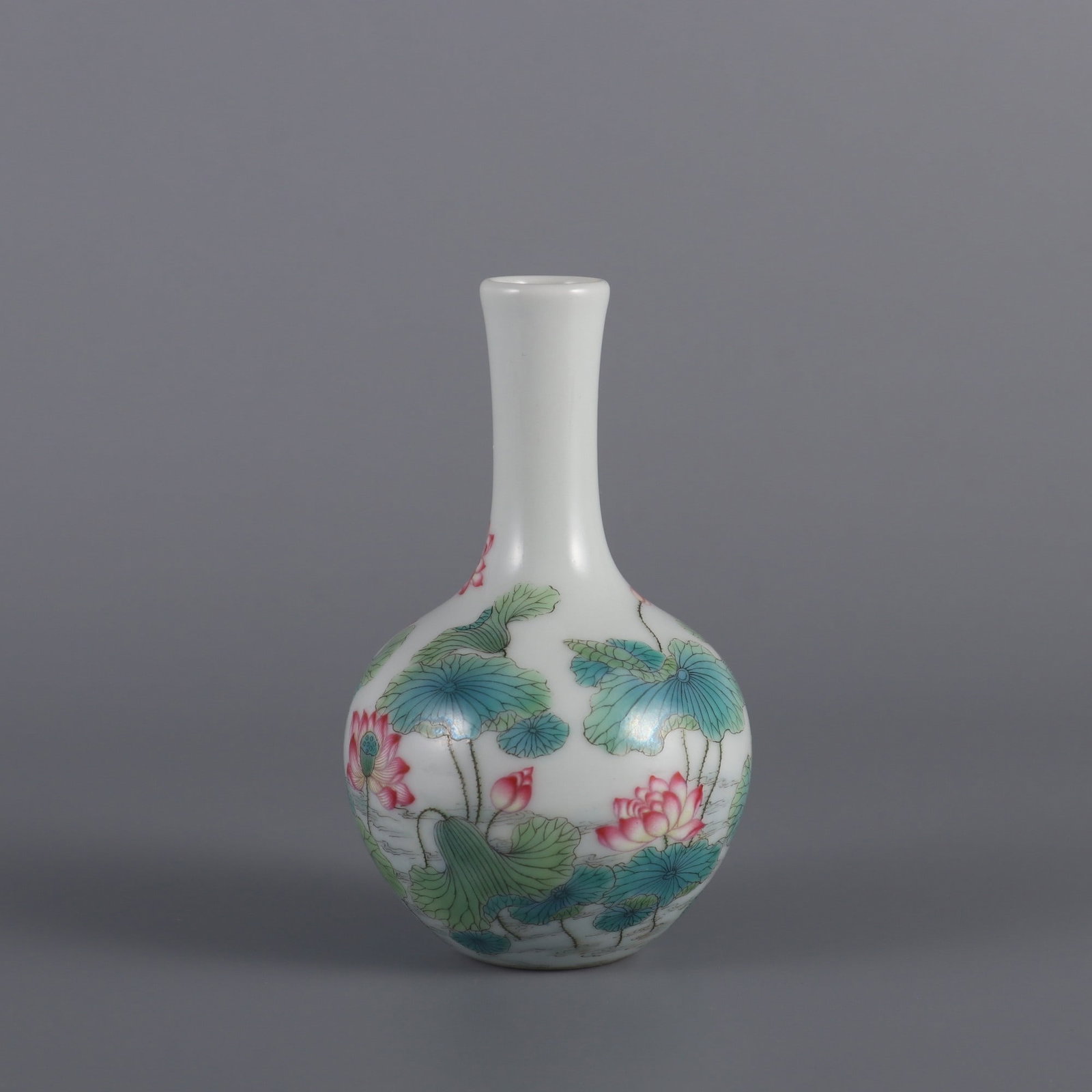 A Exquisite Enamel Lotus Pattern Vase - 2