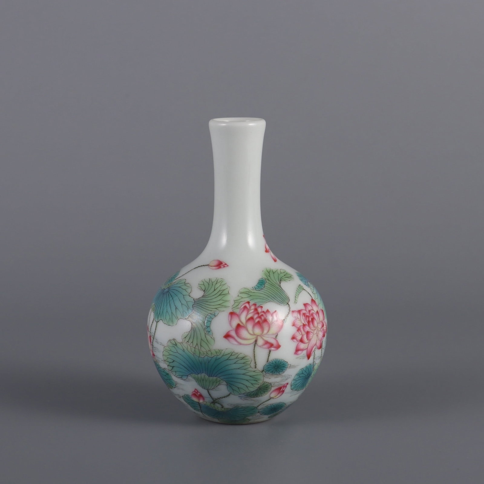 A Exquisite Enamel Lotus Pattern Vase - 3