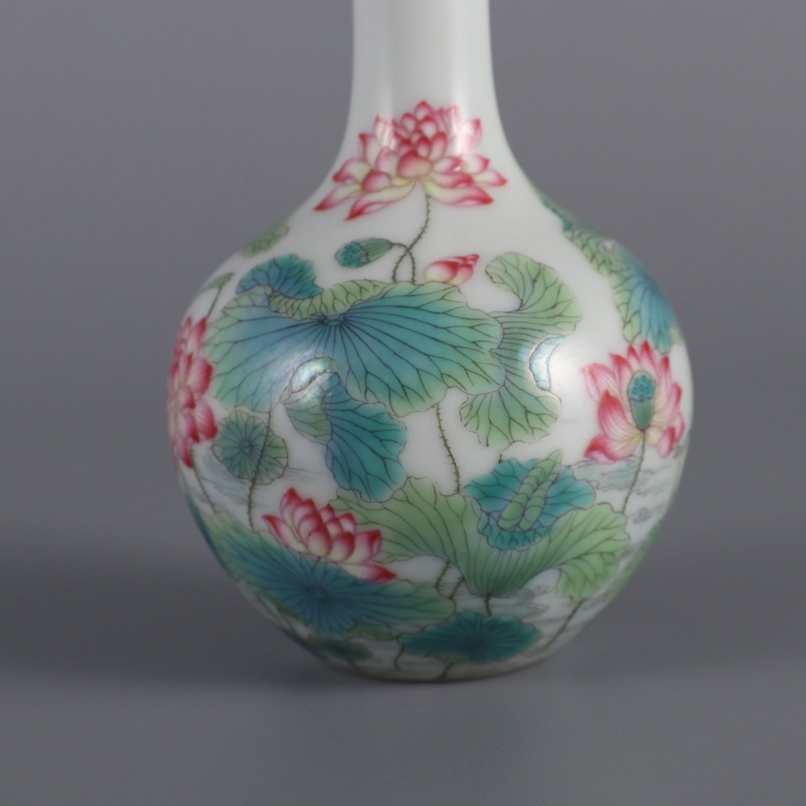A Exquisite Enamel Lotus Pattern Vase - 5