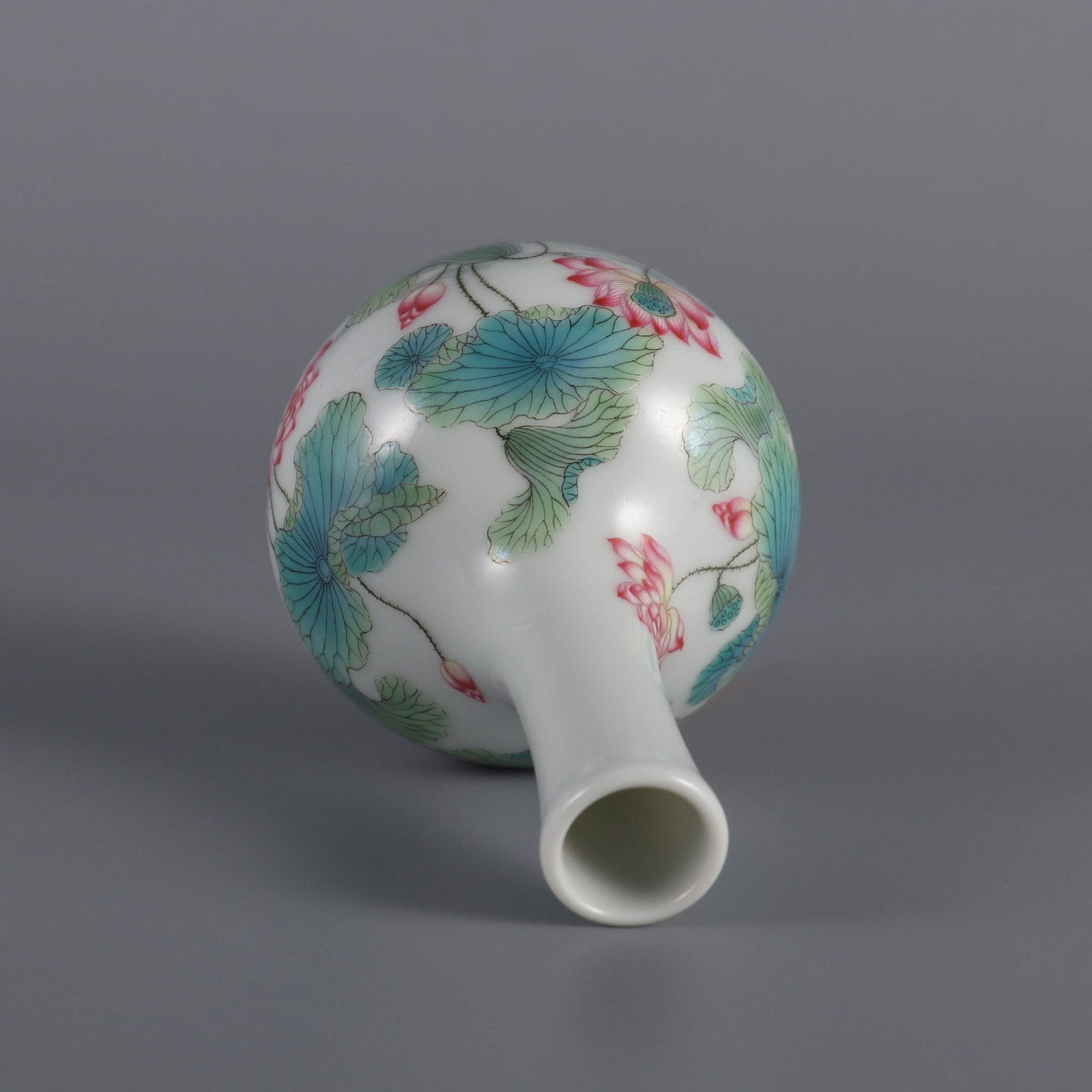 A Exquisite Enamel Lotus Pattern Vase - 6