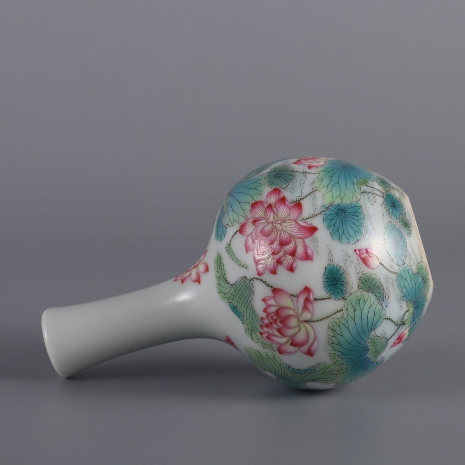 A Exquisite Enamel Lotus Pattern Vase - 7
