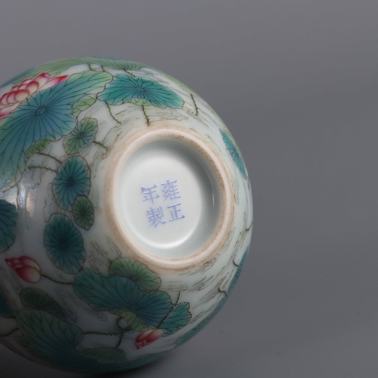 A Exquisite Enamel Lotus Pattern Vase - 8